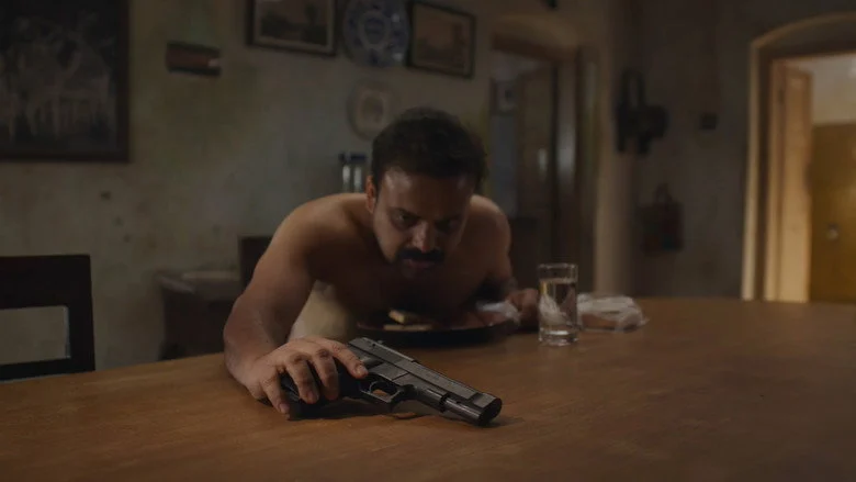 Oru Durooha Saahacharyathil - Direction that reaches but loses grip